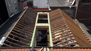 Rénovation de toiture: construction de la nouvelle structure du toit