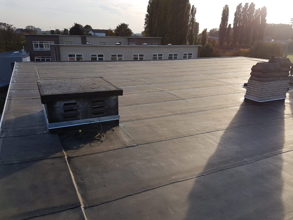 Oud roofing dak geschikt voor plat dak renoveren