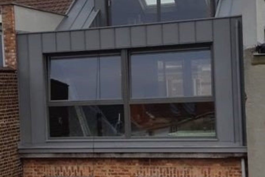Gevelbekleding in zink op dakkapel geplaatst door Dakwerken Van Driessche